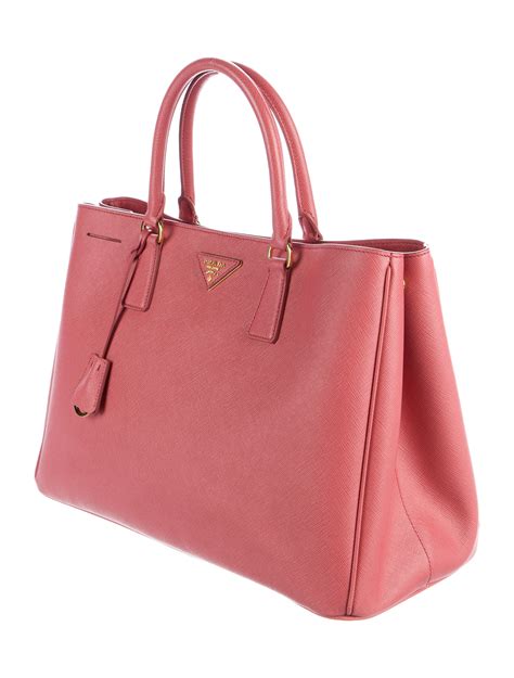 prada saffiano lux tote quality issues|prada odette saffiano.